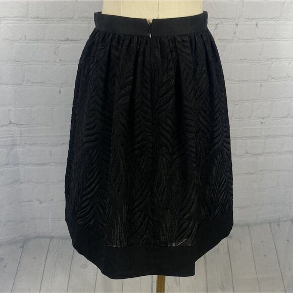 ⭐ 3/$15 J. Crew Size 2P Floral Textured Black Mini Skirt With Back Zipper - Picture 5 of 10